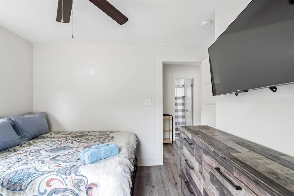 306C State St 2Br Apt Close To Uptown Charlotte